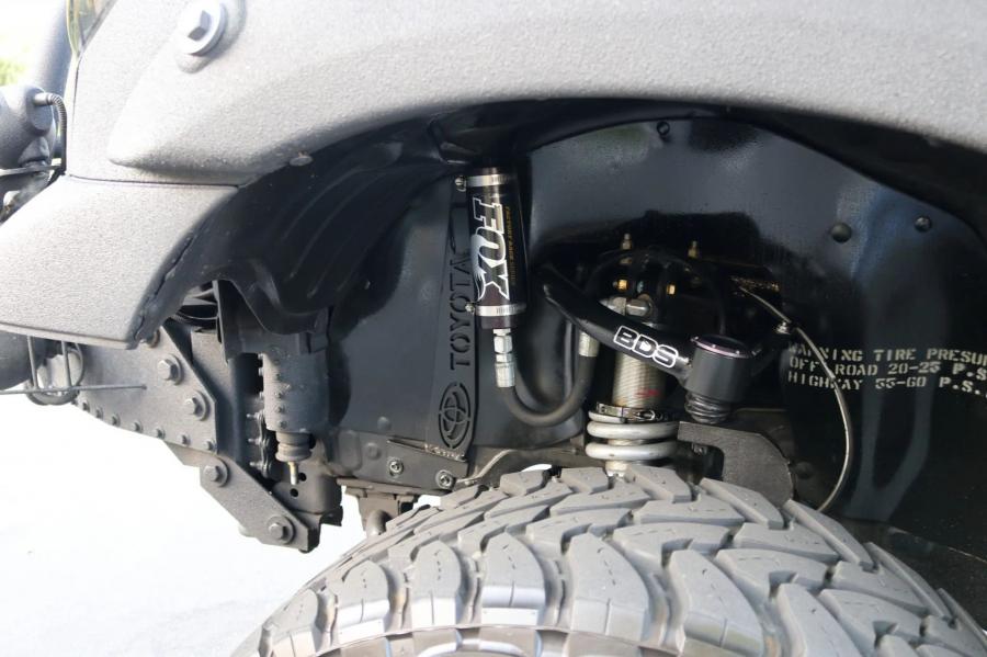Днище и подвеска Toyota Tundra CrewMax 4x4 Zombie Apocalypse 2013 года  (фото 375 из 461)